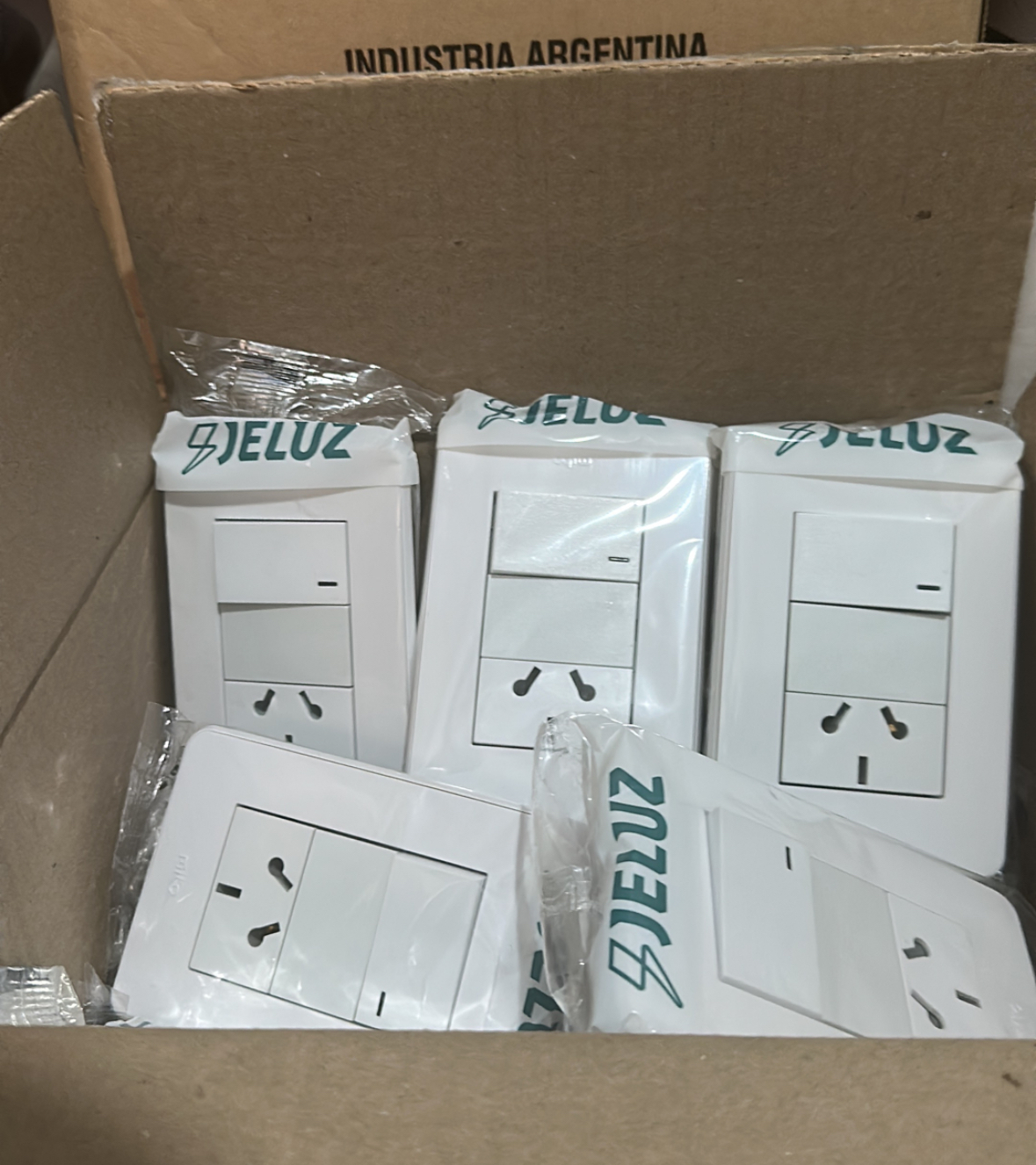 Llave De Luz Armada Punto Y Toma Jeluz Mito Color Blanco - Imagen 2